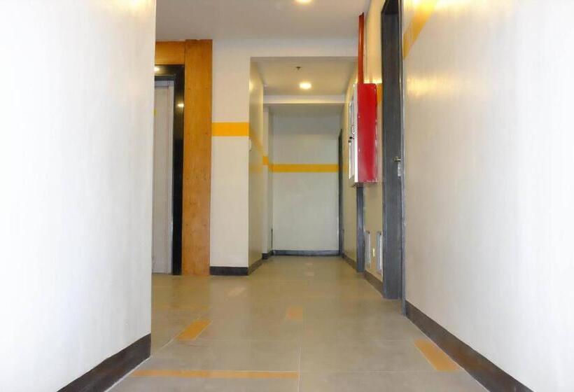 هاستل Regal Residences