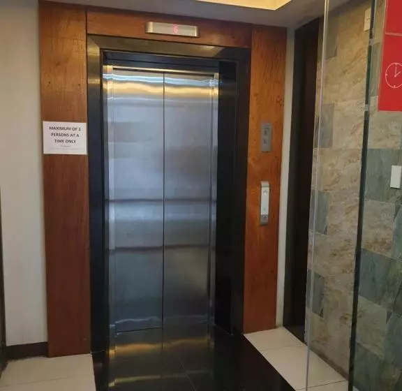 ユースホステル Regal Residences