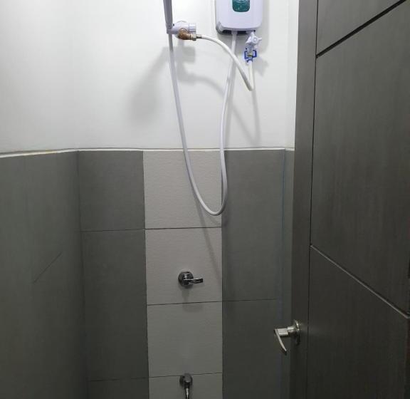 هاستل Regal Residences