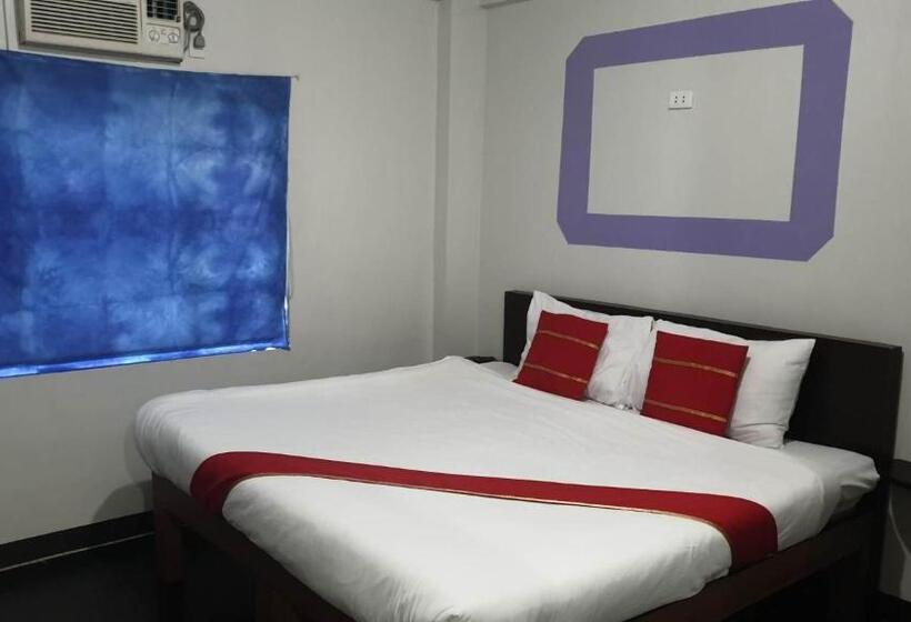 هاستل Regal Residences