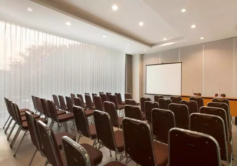 Amaris Hotel Darmo Surabaya