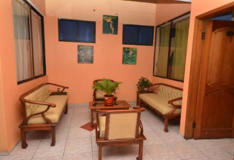 هتل Hostal Puyo