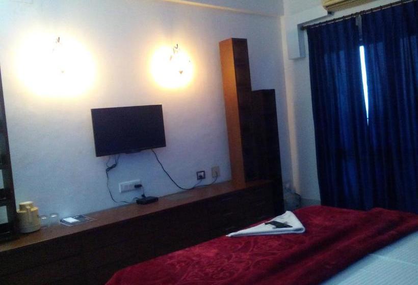 فندق Navaratna Palace