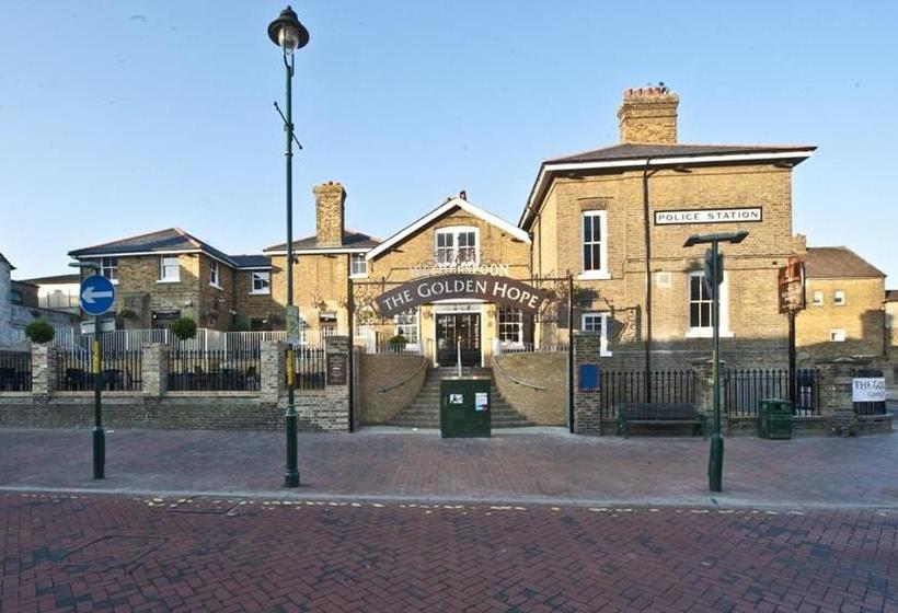 בית מלון כפרי The Golden Hope Wetherspoon