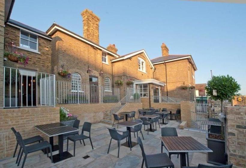 בית מלון כפרי The Golden Hope Wetherspoon