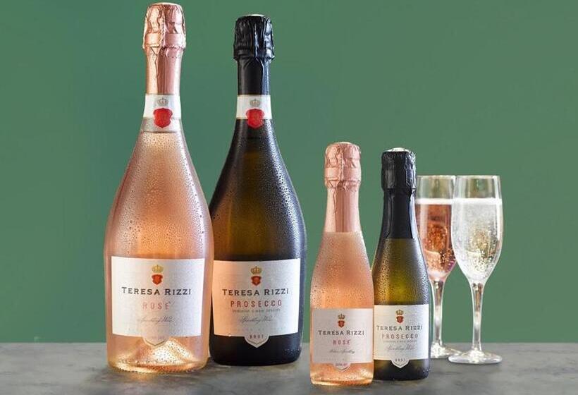 בית מלון כפרי The Golden Hope Wetherspoon