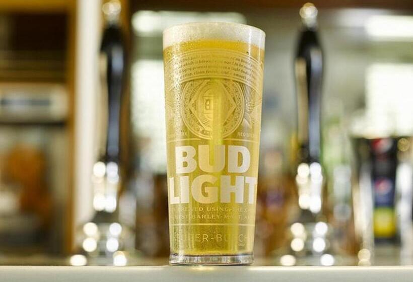 בית מלון כפרי The Golden Hope Wetherspoon