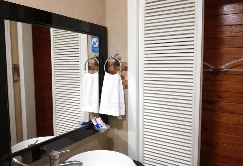 هتل Y Plaza Jalpan