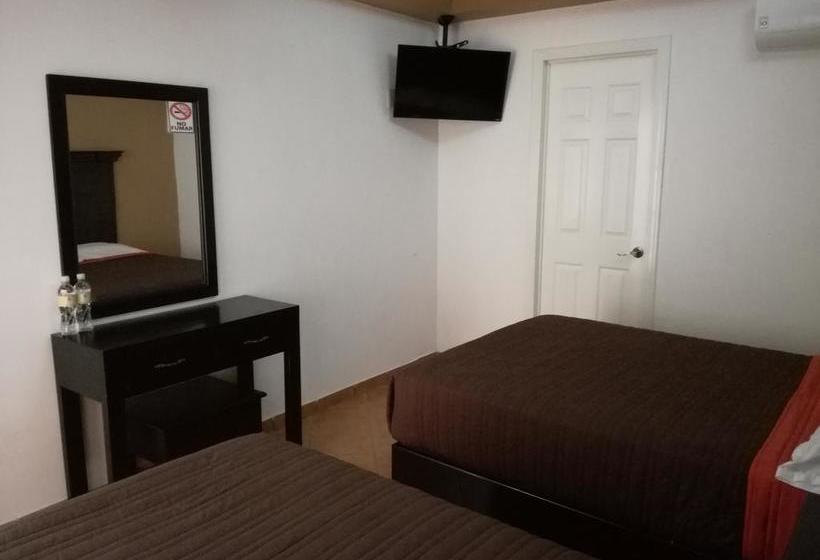 هتل Y Plaza Jalpan