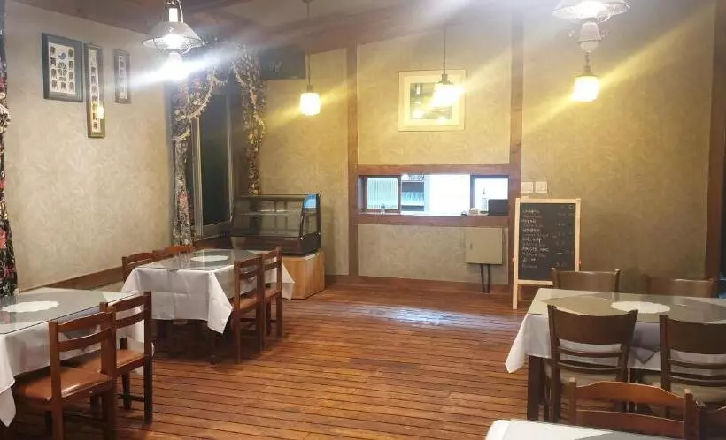مُتل Bandal Book & Stay