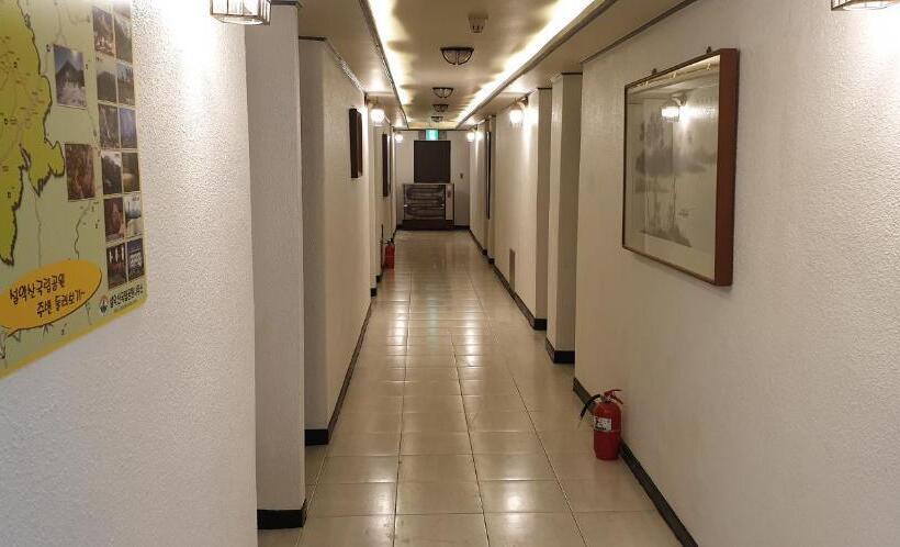 מוטל Bandal Book & Stay