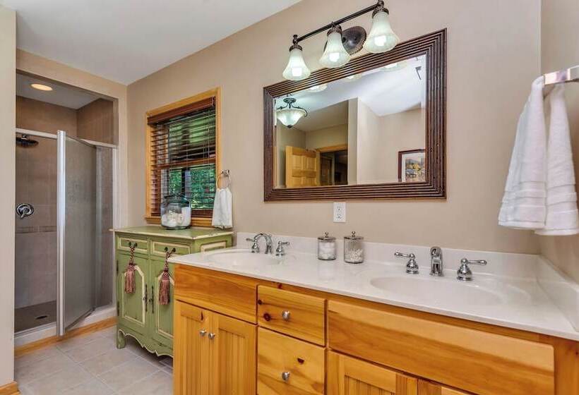 Appalachian Mtn Cabin Near New River State Park!