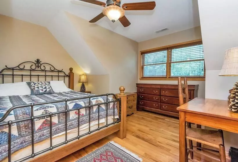 Appalachian Mtn Cabin Near New River State Park!