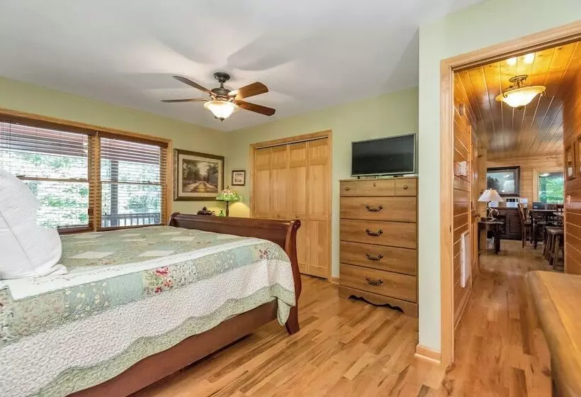 Appalachian Mtn Cabin Near New River State Park!