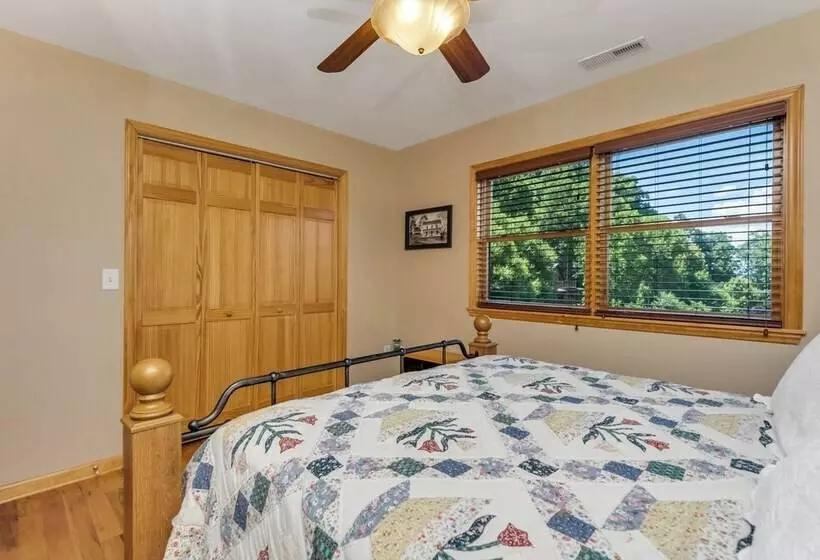 Appalachian Mtn Cabin Near New River State Park!