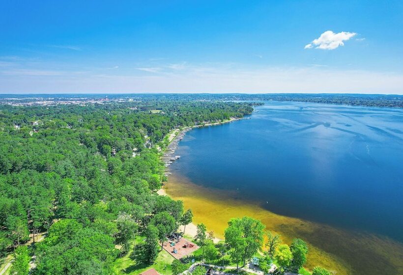 Cadillac Cottage W/ Grill: Walk To Lake Cadillac!
