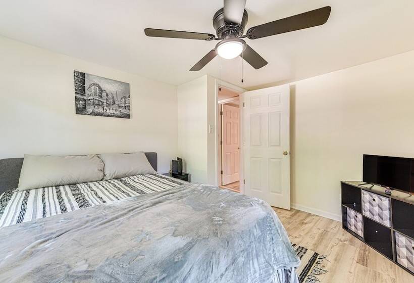 Cadillac Cottage W/ Grill: Walk To Lake Cadillac!