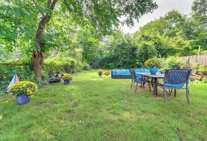 Charming & Pet Friendly Home In Detroit W/ Yard!