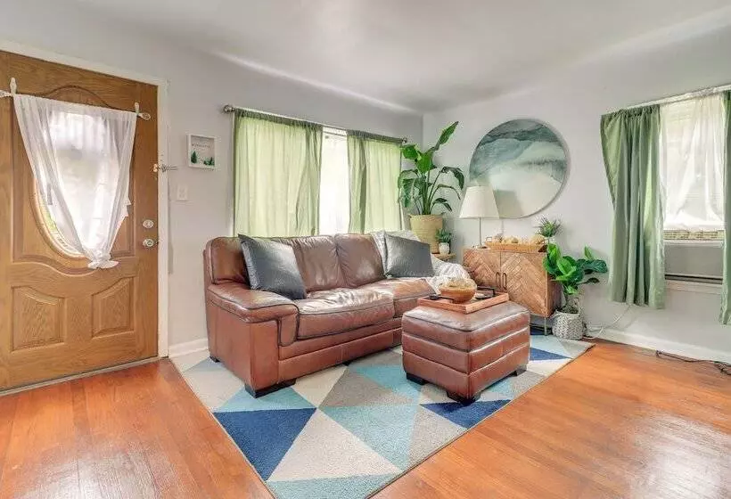 Charming & Pet Friendly Home In Detroit W/ Yard!