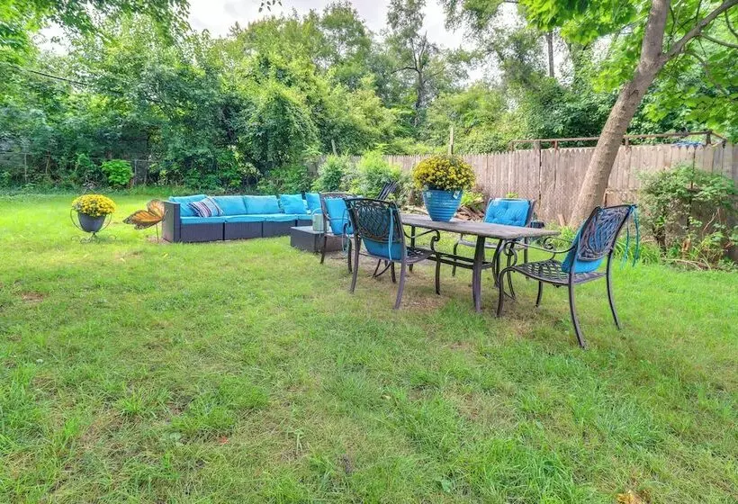 Charming & Pet Friendly Home In Detroit W/ Yard!