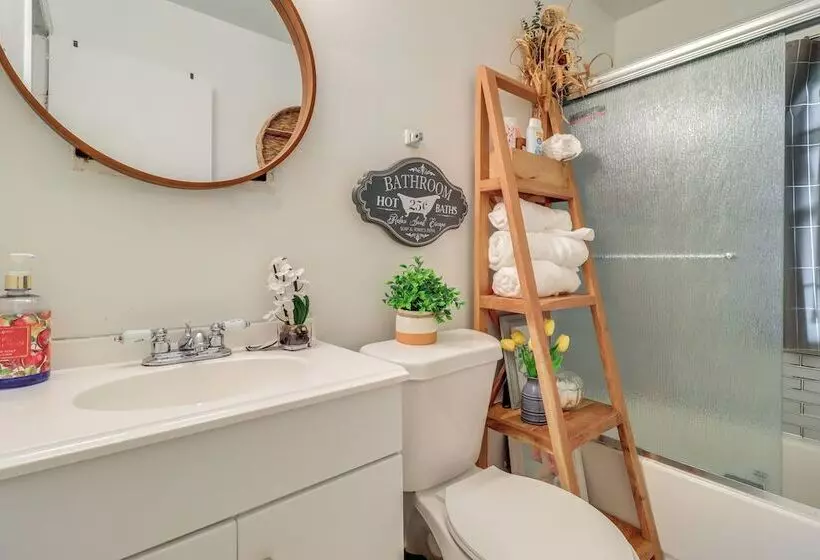 Charming & Pet Friendly Home In Detroit W/ Yard!