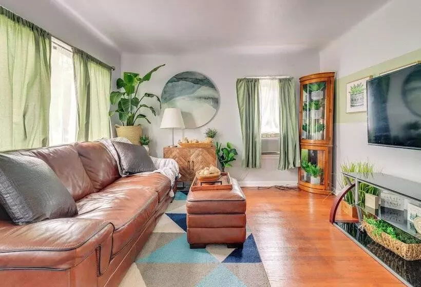 Charming & Pet Friendly Home In Detroit W/ Yard!