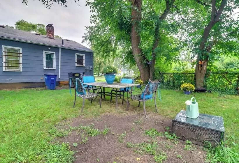 Charming & Pet Friendly Home In Detroit W/ Yard!