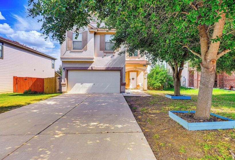 Colorful Kyle Home W/ Pool Access: Pets Welcome!
