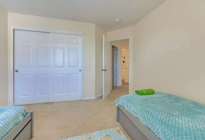 Colorful Kyle Home W/ Pool Access: Pets Welcome!