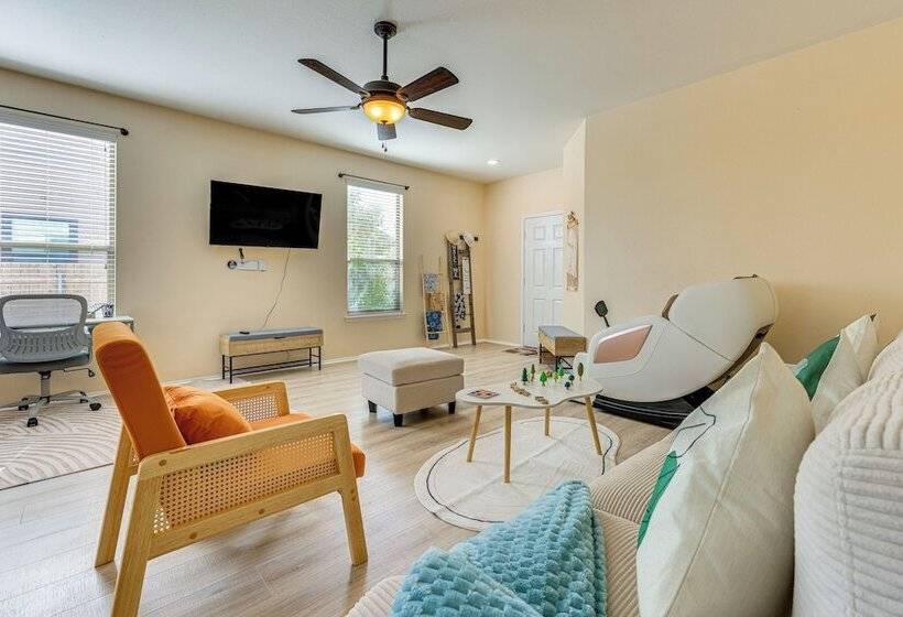 Colorful Kyle Home W/ Pool Access: Pets Welcome!