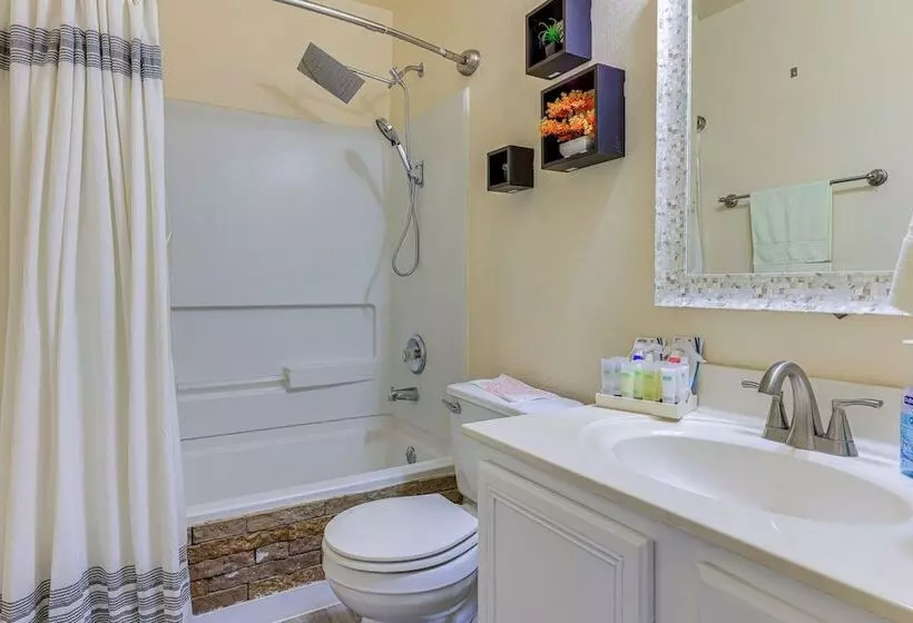 Colorful Kyle Home W/ Pool Access: Pets Welcome!