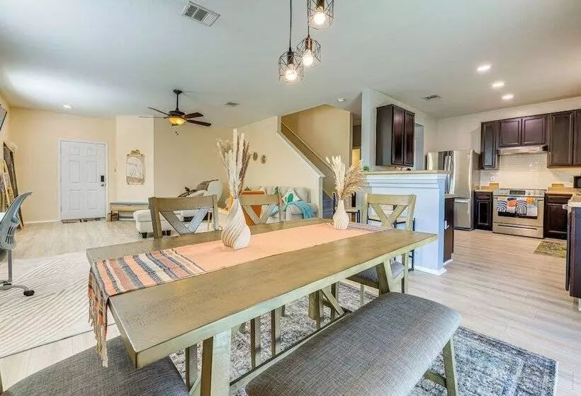 Colorful Kyle Home W/ Pool Access: Pets Welcome!