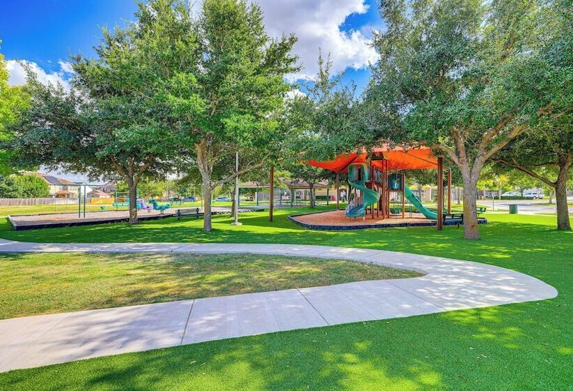 Colorful Kyle Home W/ Pool Access: Pets Welcome!