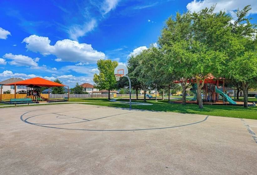 Colorful Kyle Home W/ Pool Access: Pets Welcome!