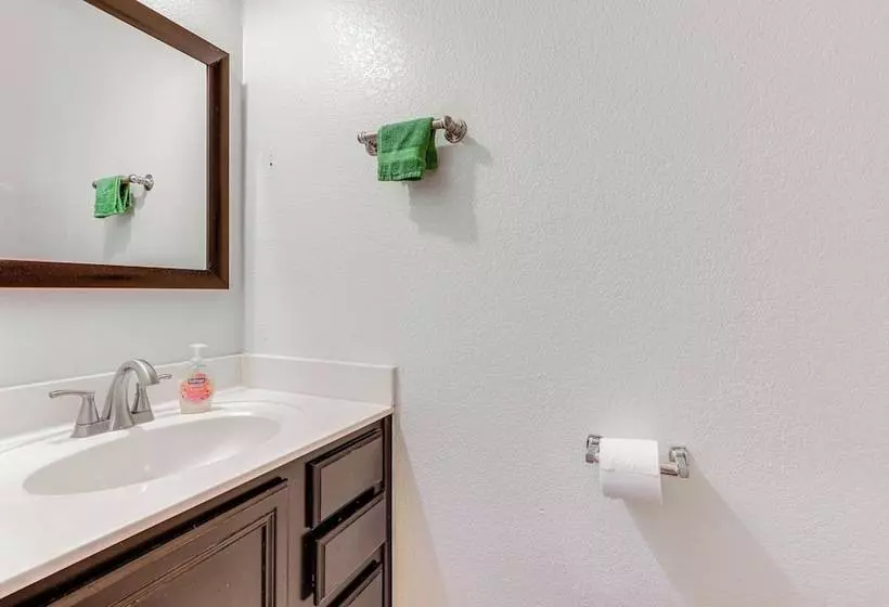 Colorful Kyle Home W/ Pool Access: Pets Welcome!