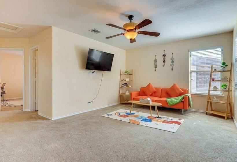 Colorful Kyle Home W/ Pool Access: Pets Welcome!