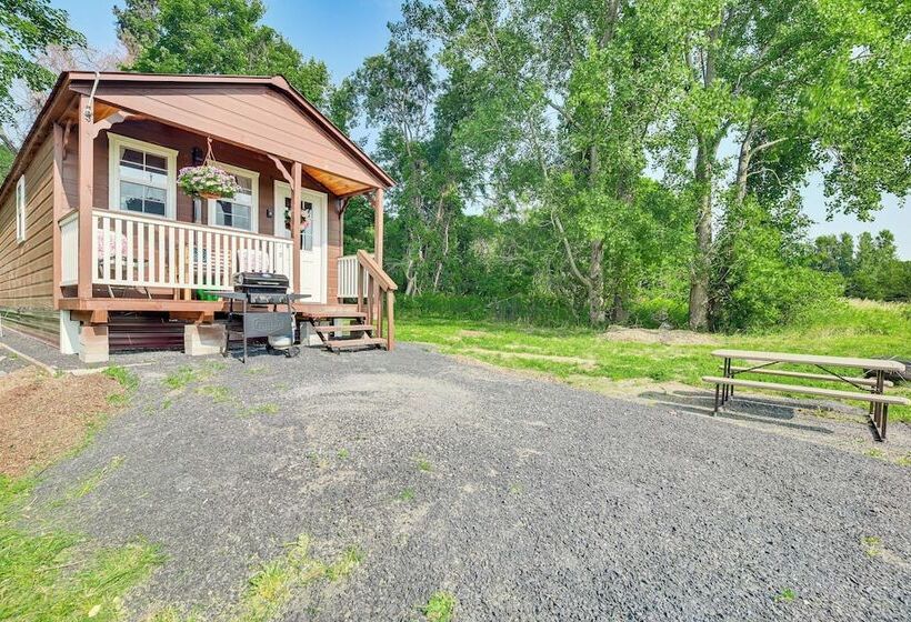 Isle La Motte Cabin ~ 3 Mi To Lake Champlain!