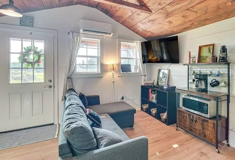 Isle La Motte Cabin ~ 3 Mi To Lake Champlain!