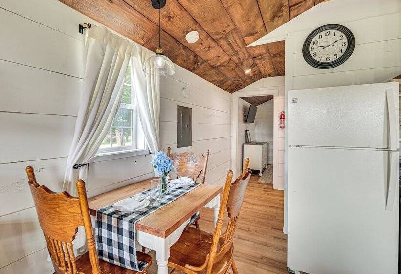 Isle La Motte Cabin ~ 3 Mi To Lake Champlain!