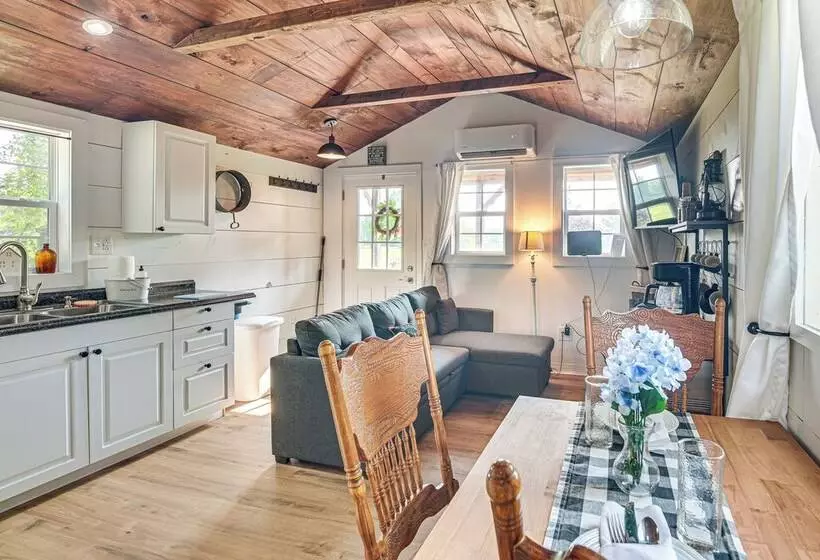 Isle La Motte Cabin ~ 3 Mi To Lake Champlain!