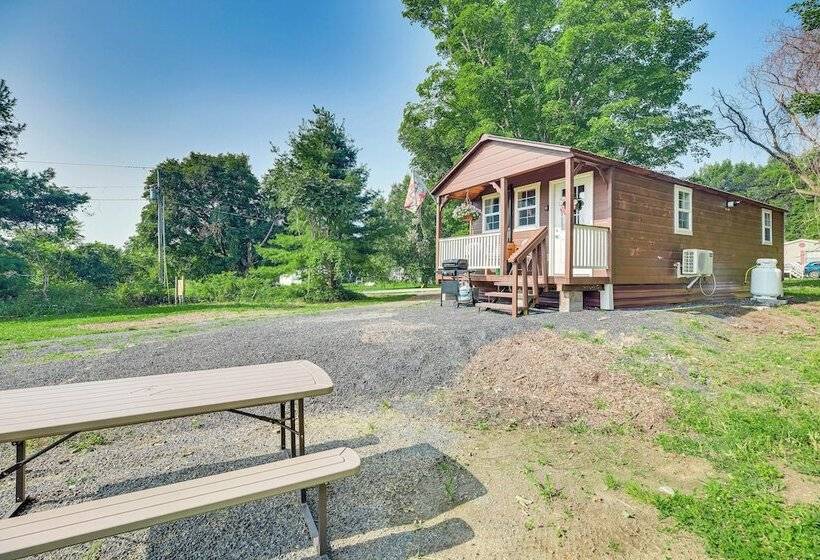 Isle La Motte Cabin ~ 3 Mi To Lake Champlain!