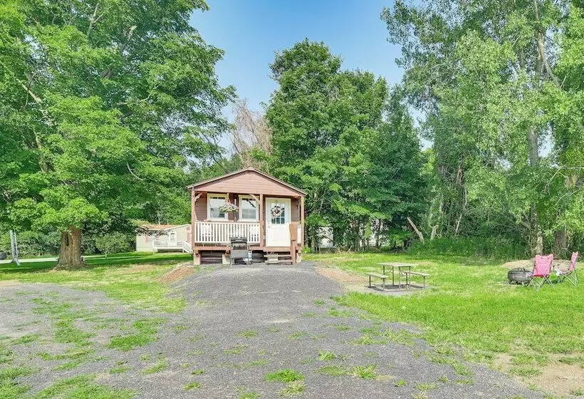Isle La Motte Cabin ~ 3 Mi To Lake Champlain!