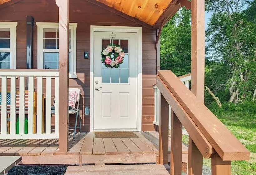 Isle La Motte Cabin ~ 3 Mi To Lake Champlain!