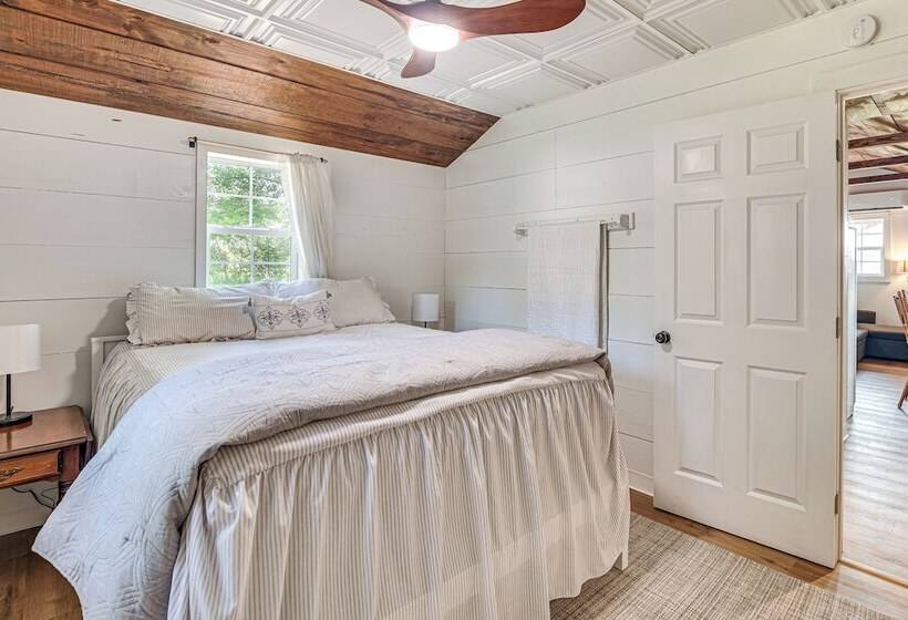 Isle La Motte Cabin ~ 3 Mi To Lake Champlain!