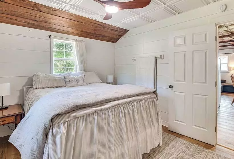 Isle La Motte Cabin ~ 3 Mi To Lake Champlain!