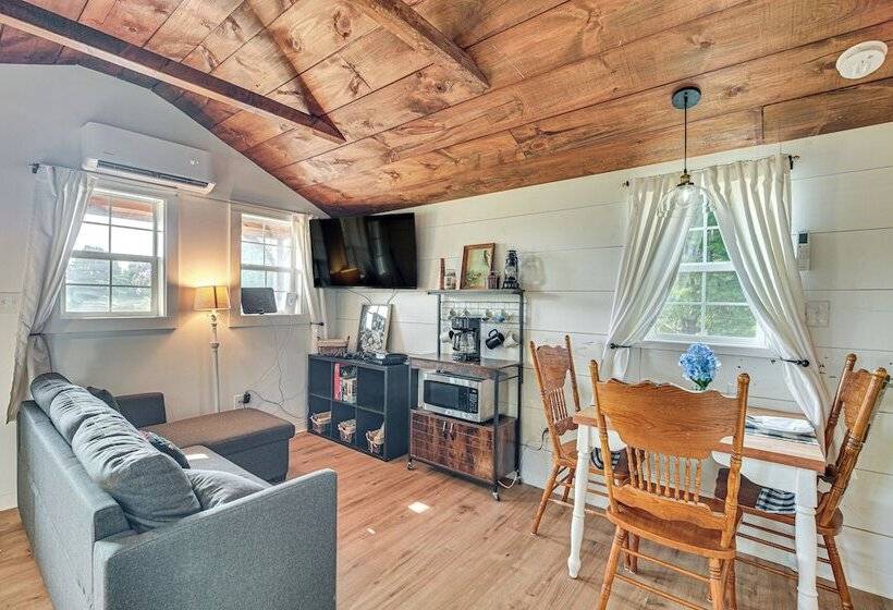 Isle La Motte Cabin ~ 3 Mi To Lake Champlain!