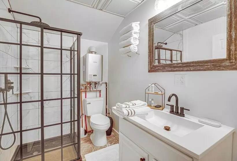 Isle La Motte Cabin ~ 3 Mi To Lake Champlain!