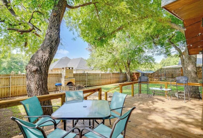 Pet Friendly Granbury Home W/ Yard, Near Downtown!