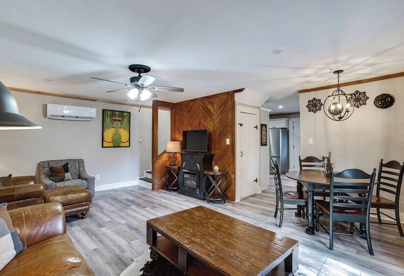 Pet Friendly Granbury Home W/ Yard, Near Downtown!