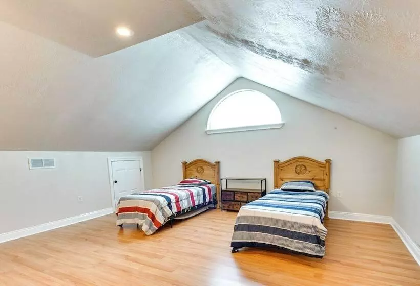 Group Friendly Louisana Hideaway: Hunt & Fish!